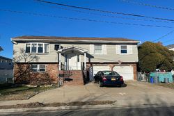 Pre-foreclosure in  MEISTER BLVD Freeport, NY 11520