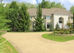 Pre-foreclosure in  RED RAVEN RD Cleveland, OH 44124