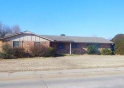 Pre-foreclosure in  CAMBRIDGE DR Yukon, OK 73099