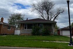 Pre-foreclosure in  NEW HAMPSHIRE AVE Hammond, IN 46323