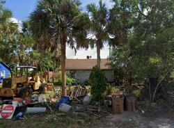 Pre-foreclosure in  DRAWDY CT Fort Myers, FL 33905