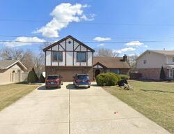 Pre-foreclosure in  S 84TH AVE Palos Hills, IL 60465
