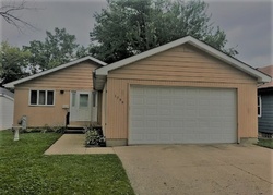Pre-foreclosure in  CIRCLE CT Waukegan, IL 60085