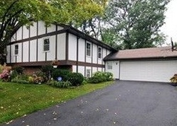 Pre-foreclosure in  DOROTHY CT Waukegan, IL 60087