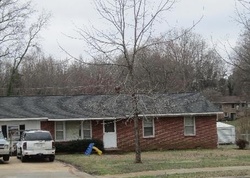 Pre-foreclosure in  EASTWAY DR Dallas, NC 28034