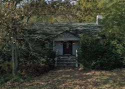 Pre-foreclosure in  JACKSON ST Dubuque, IA 52001
