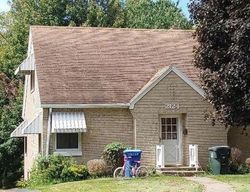 Pre-foreclosure in  MULBERRY AVE Muscatine, IA 52761