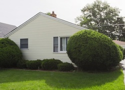 Pre-foreclosure in  S HIGHLAND AVE Arlington Heights, IL 60005