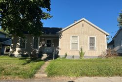 Pre-foreclosure Listing in N LIVINGSTON ST BLOOMINGTON, IL 61701
