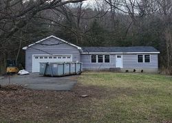 Pre-foreclosure Listing in LONE OAK DR NEW MILFORD, CT 06776