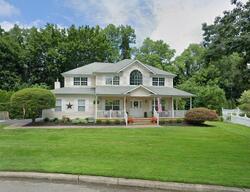 Pre-foreclosure in  FLAGPOLE LN East Setauket, NY 11733