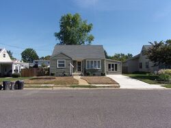 Pre-foreclosure Listing in LINDSEY AVE RUNNEMEDE, NJ 08078
