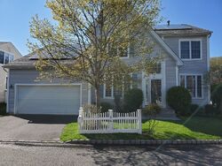 Pre-foreclosure in  LEGACY CIR White Plains, NY 10603
