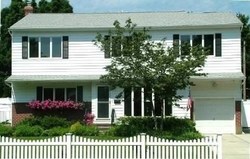 Pre-foreclosure in  RICHMOND PL Commack, NY 11725