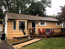 Pre-foreclosure Listing in N THOMPSON DR BAY SHORE, NY 11706