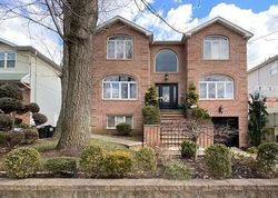 Pre-foreclosure Listing in MAIN ST WOODBRIDGE, NJ 07095
