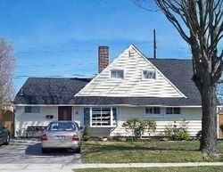  Greenvale Ln, Levittown NY