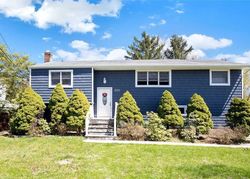 Pre-foreclosure in  BROADWAY GREENLAWN Huntington, NY 11743