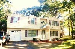 Pre-foreclosure Listing in DOGWOOD AVE FARMINGVILLE, NY 11738