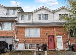 Pre-foreclosure in  MARINERS LN Staten Island, NY 10303