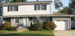 Pre-foreclosure in  DARTMOUTH DR Hicksville, NY 11801