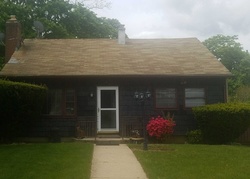 Pre-foreclosure in  LESSING PL Freeport, NY 11520