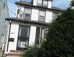 Pre-foreclosure in  210TH ST Cambria Heights, NY 11411