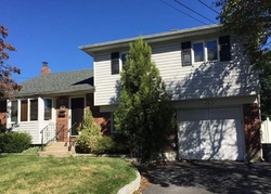  Bluebell Ln, North Babylon NY