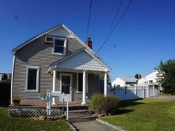  W Granada Ave, Lindenhurst NY
