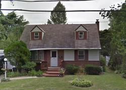 Pre-foreclosure in  MANOR AVE Roslyn Heights, NY 11577