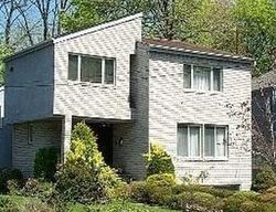 Pre-foreclosure in  WOOLEYS LN Great Neck, NY 11023