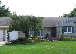 Pre-foreclosure in  MIDDLE RD Blue Point, NY 11715