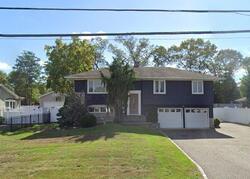 Pre-foreclosure in  CRAIG RD Islip Terrace, NY 11752