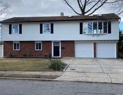  Irish Ln, Islip Terrace NY
