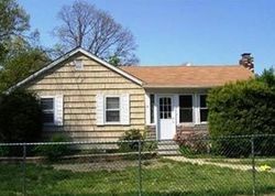 Pre-foreclosure in  DEAN ST Islandia, NY 11749