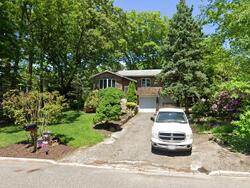 Pre-foreclosure in  SUNFLOWER DR Hauppauge, NY 11788