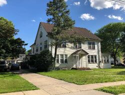 Pre-foreclosure in  OAK AVE Hempstead, NY 11550