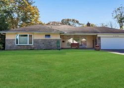 Pre-foreclosure Listing in WESTWOOD CIR ROSLYN HEIGHTS, NY 11577