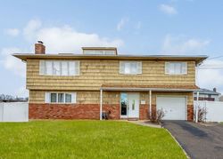Pre-foreclosure in  SHORE RD Lindenhurst, NY 11757