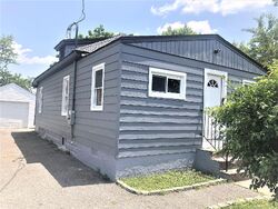 Pre-foreclosure in  ABBOTT PL Roosevelt, NY 11575