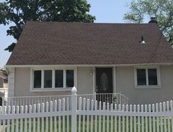 Pre-foreclosure in  ARTHUR AVE Floral Park, NY 11001