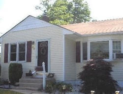 Pre-foreclosure Listing in INDIAN HEAD RD KINGS PARK, NY 11754