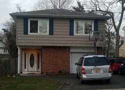 Pre-foreclosure in  E 20TH ST Huntington Station, NY 11746