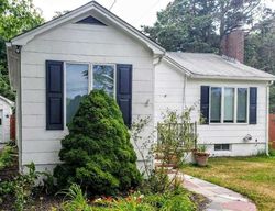 Pre-foreclosure Listing in RIDER AVE PATCHOGUE, NY 11772
