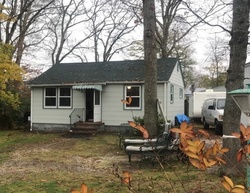  Kyle Rd, Hampton Bays NY