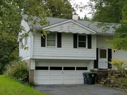Pre-foreclosure in  GLENN ST Warwick, NY 10990