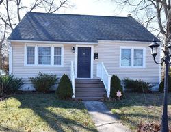  S Delaware Ave, Lindenhurst NY