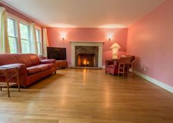 Pre-foreclosure Listing in GLEASON DR EAST QUOGUE, NY 11942
