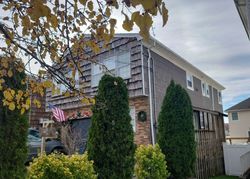 Pre-foreclosure in  FOSTER RD Staten Island, NY 10309