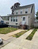 Pre-foreclosure in  203RD ST Saint Albans, NY 11412
